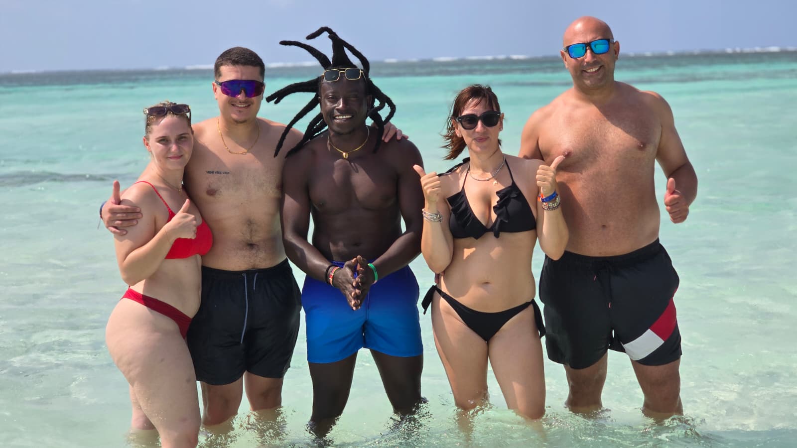 Nero Nero con i suoi ospiti nelle acque di Watamu