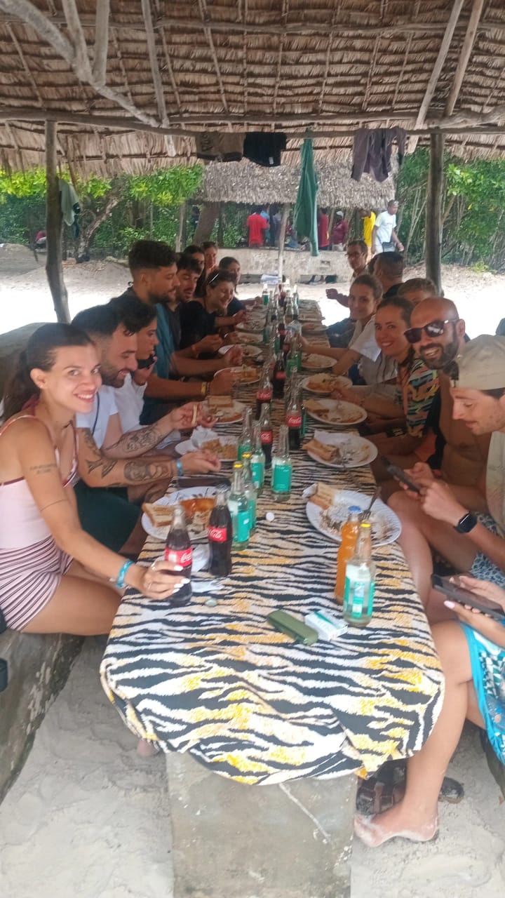Pranzo condiviso durante l’escursione a Waka Waka